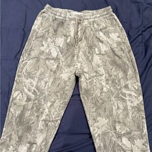 Hollister Men's Gray Camouflage Joggers